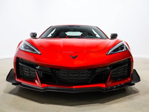 Used 2025 Chevrolet Corvette Z06 w/ Z07 Performance Package RWD image 23