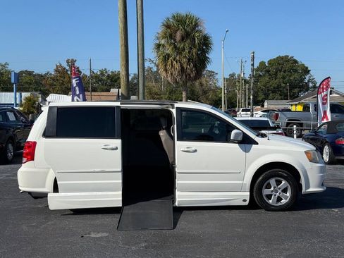 Used 2012 Dodge Grand Caravan SXT image 2
