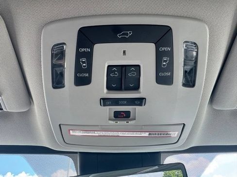 Used 2021 Toyota Sienna Limited AWD/4WD image 41