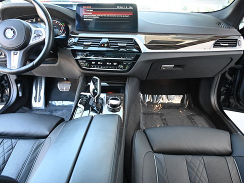 Certified 2022 BMW M550i xDrive w/ Executive Package image 8