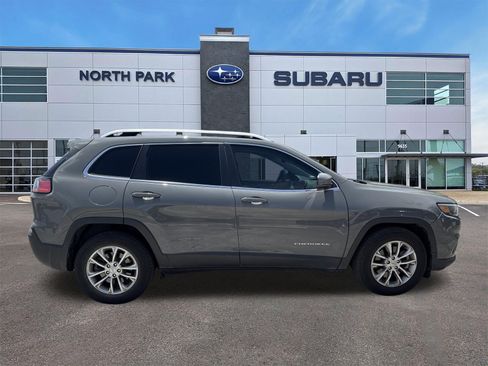 Used 2021 Jeep Cherokee Latitude Lux w/ Sun & Sound Group FWD image 2