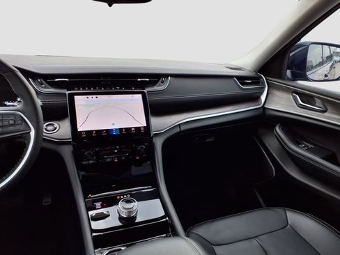 Used 2023 Jeep Grand Cherokee L Limited image 10