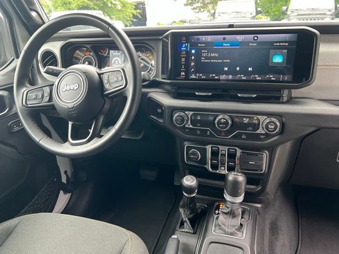 Used 2024 Jeep Wrangler Unlimited Sport AWD/4WD image 20