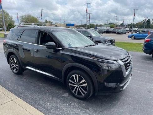 Used 2025 Nissan Pathfinder Platinum w/ Cargo Package AWD/4WD image 4