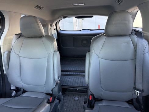 Used 2023 Toyota Sienna XLE w/ XLE Plus Package AWD/4WD image 17