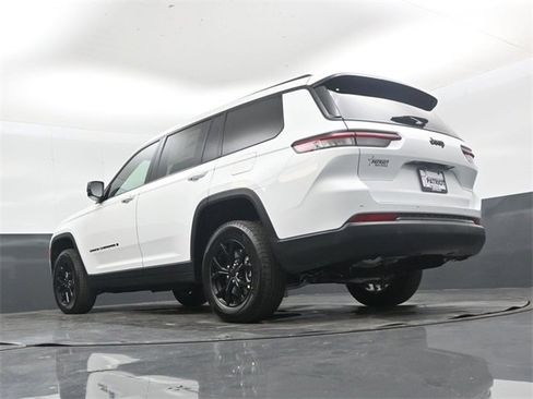 New 2025 Jeep Grand Cherokee L Altitude image 44