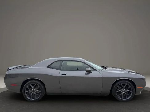 Used 2019 Dodge Challenger SXT w/ Blacktop Package RWD image 8