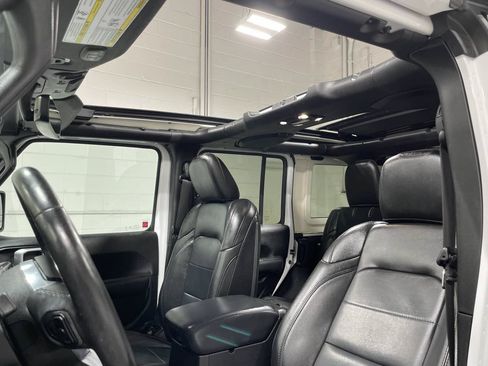 Used 2019 Jeep Wrangler Unlimited Sahara AWD/4WD image 15
