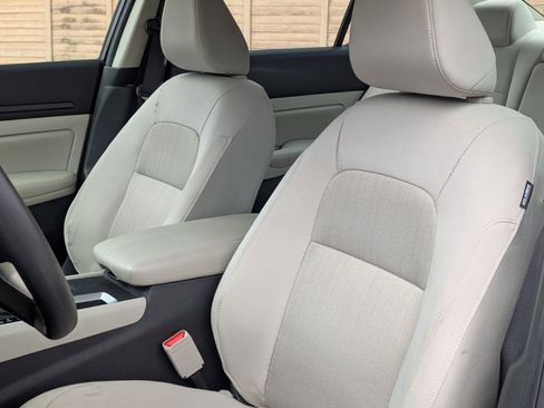 Used 2025 Nissan Altima 2.5 SV image 14