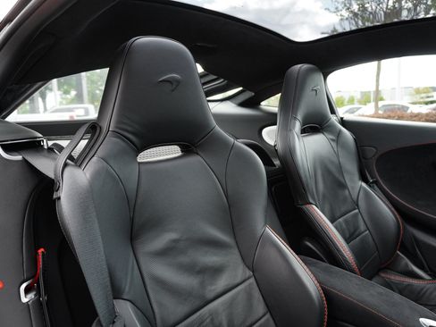 Used 2022 McLaren GT RWD image 35