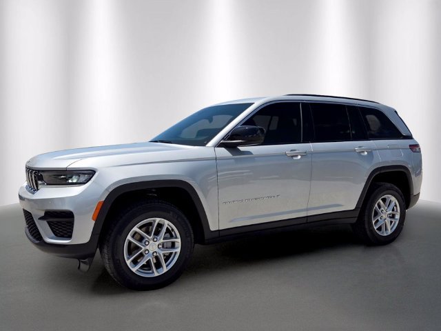 New 2026 Jeep Grand Cherokee Laredo RWD image 2