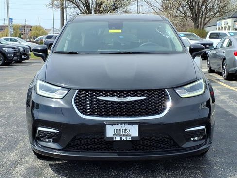 Used 2023 Chrysler Pacifica Touring-L image 35