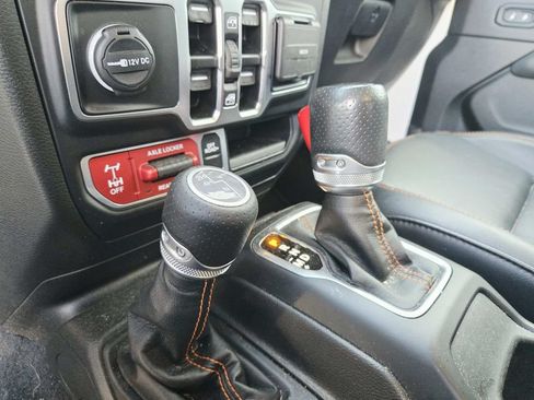 Used 2023 Jeep Gladiator Mojave w/ LED Lighting Group AWD/4WD image 19