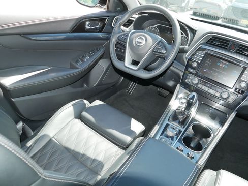 Used 2023 Nissan Maxima Platinum w/ Sport Mat Group FWD image 9