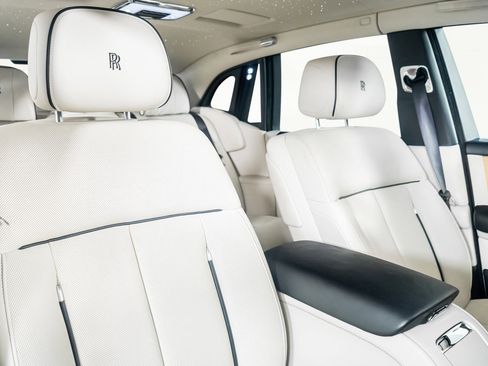 Used 2019 Rolls-Royce Phantom Sedan image 29