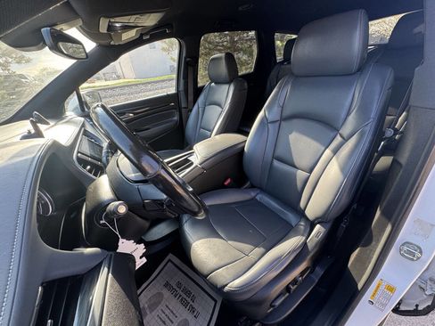 Used 2023 Buick Enclave Essence image 10