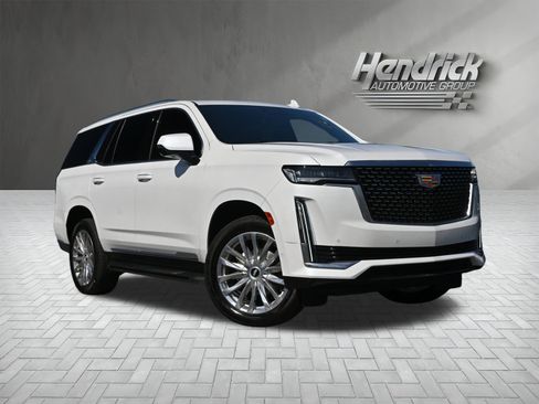 Used 2022 Cadillac Escalade Premium Luxury AWD/4WD image 2
