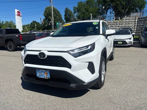 Used 2024 Toyota RAV4 LE AWD/4WD image 3
