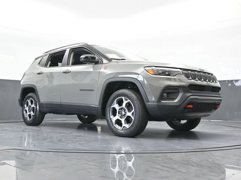 Used 2022 Jeep Compass Trailhawk w/ Trailhawk Elite Group image 59
