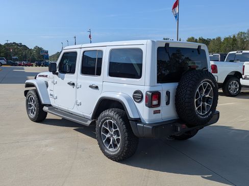 Used 2023 Jeep Wrangler Unlimited Sahara AWD/4WD image 3