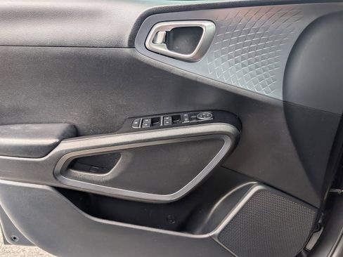 Used 2020 Kia Soul S FWD image 26