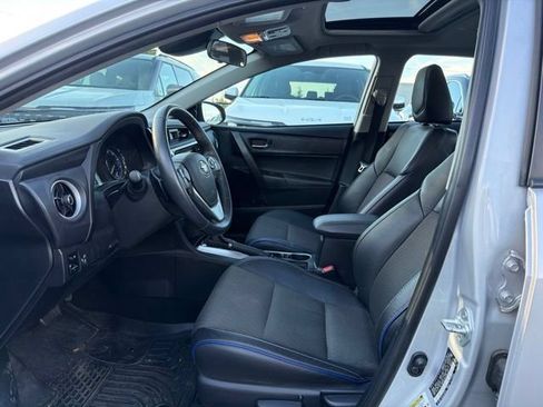 Used 2017 Toyota Corolla SE w/ SE Premium Package FWD image 8