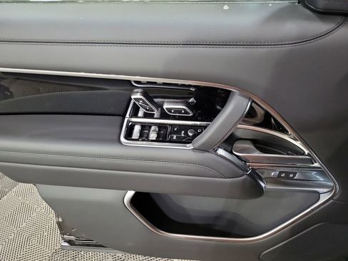 New 2026 Land Rover Range Rover SE image 14