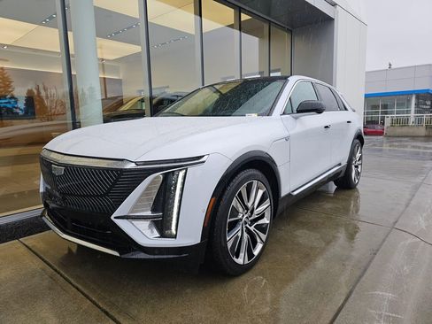 New 2026 Cadillac Lyriq Signature Luxury image 3