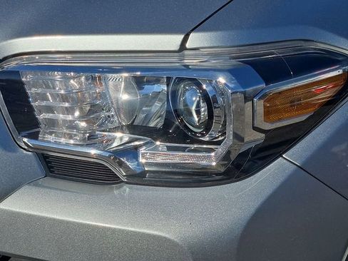 Used 2023 Toyota Tacoma TRD Off-Road image 8