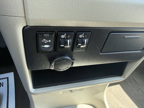 Used 2017 Toyota Sienna XLE w/ XLE Navigation Package FWD image 26
