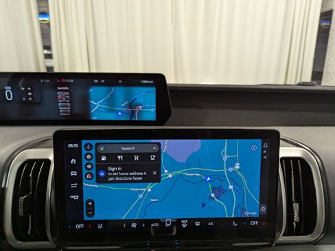 Used 2025 Ford Expedition Active image 26