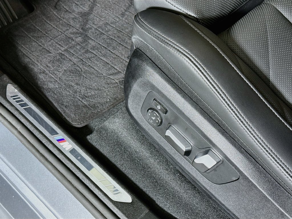 Used 2025 BMW X5 sDrive40i w/ M Sport Package RWD image 21