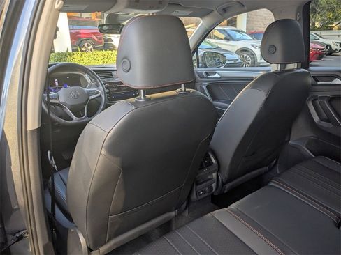 Used 2024 Volkswagen Tiguan SE image 22