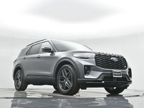 New 2025 Ford Explorer ST w/ Sun And Sound Package image 33