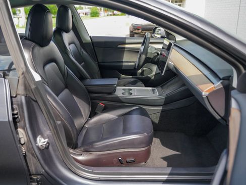 Used 2022 Tesla Model 3 Standard Range RWD image 25