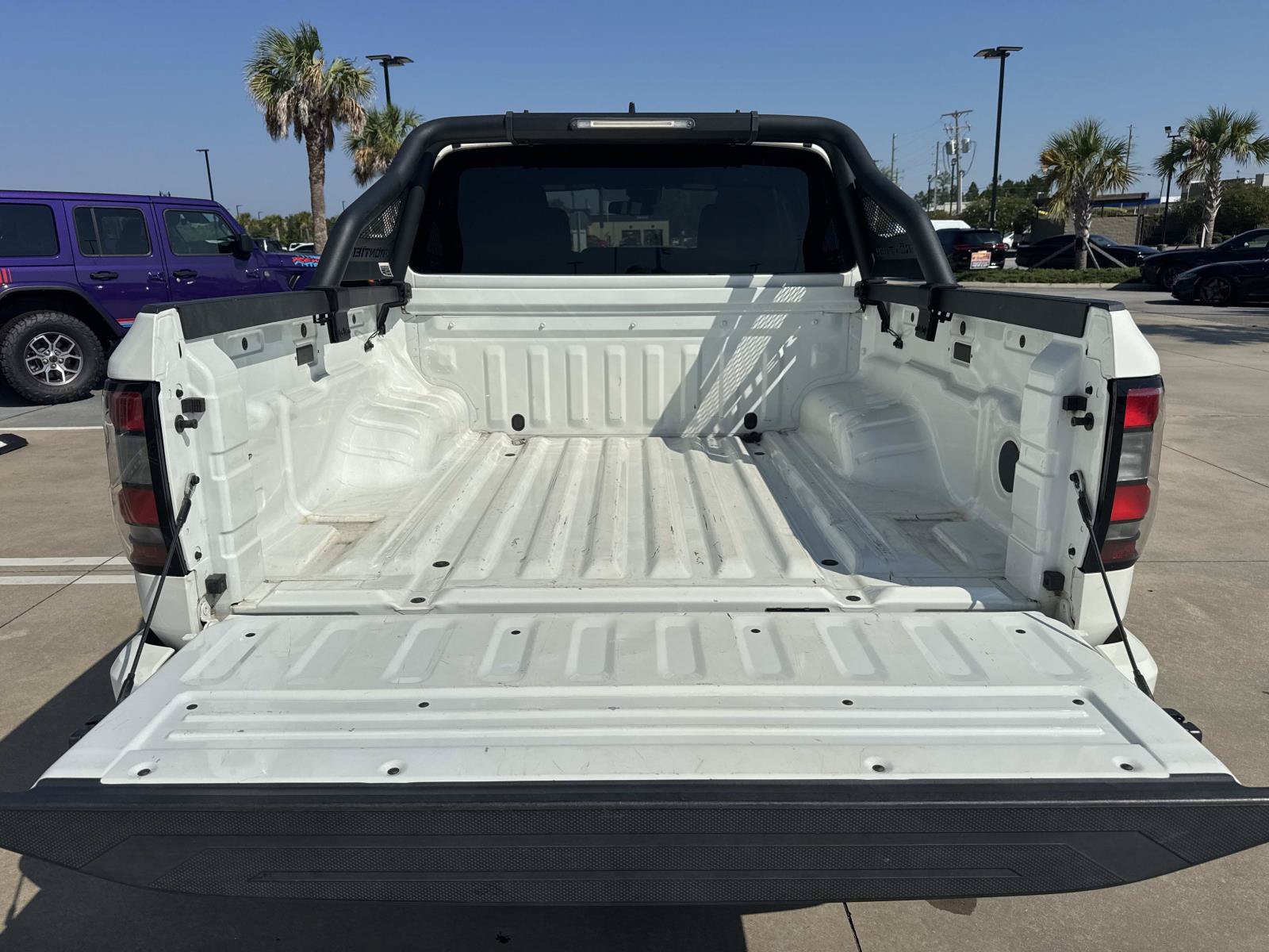 Used 2023 Nissan Frontier SV w/ Midnight Edition Package RWD image 8
