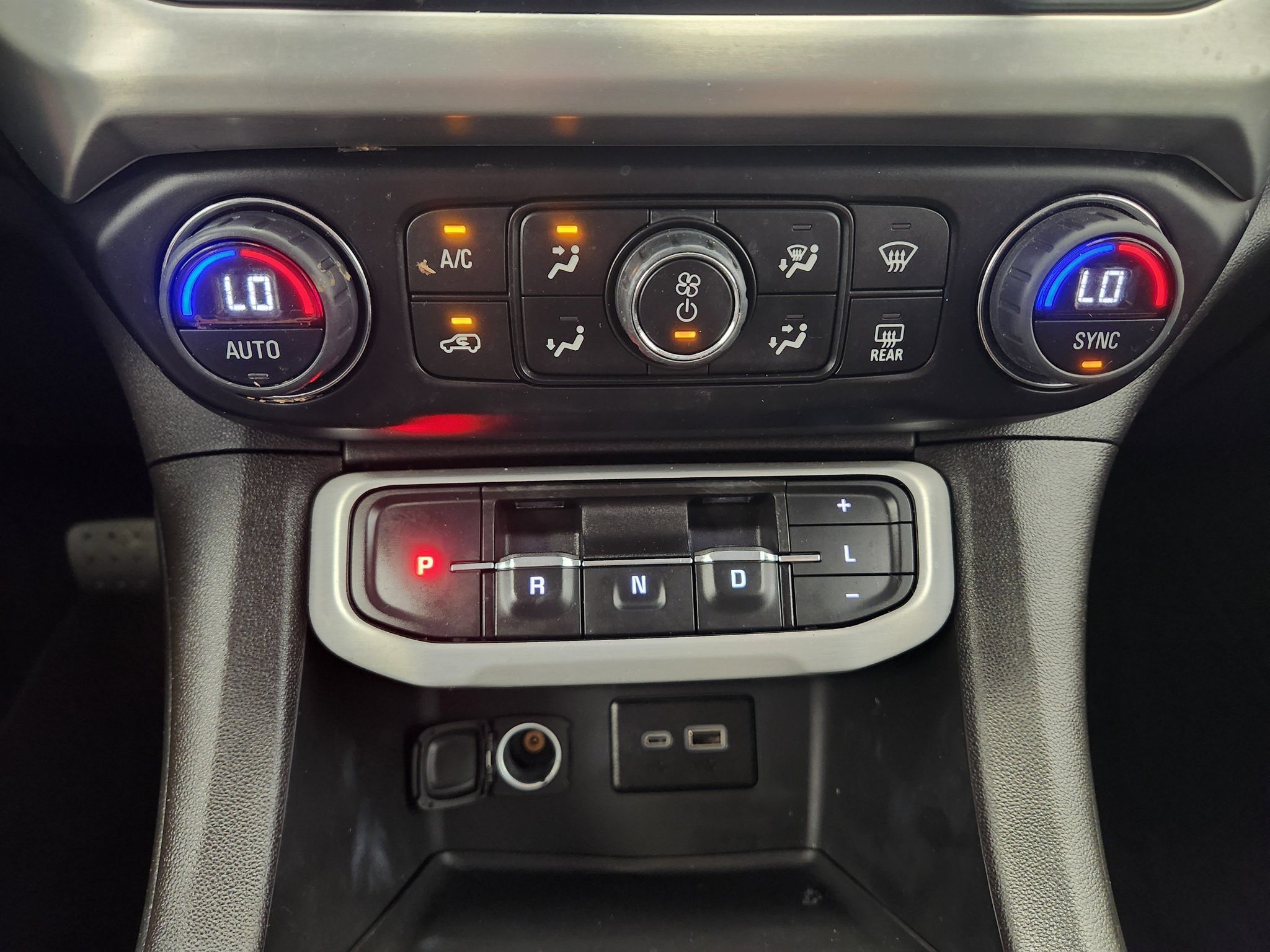 Used 2023 GMC Acadia SLE FWD image 17