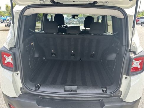 Used 2023 Jeep Renegade Latitude image 17