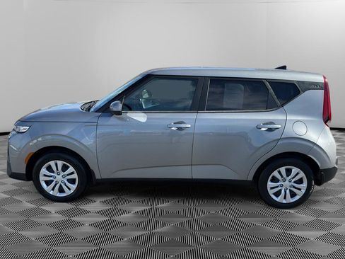 Used 2022 Kia Soul LX image 4