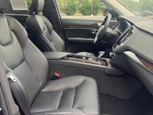 Used 2016 Volvo XC90 T6 Momentum w/ Momentum Plus Package AWD/4WD image 9