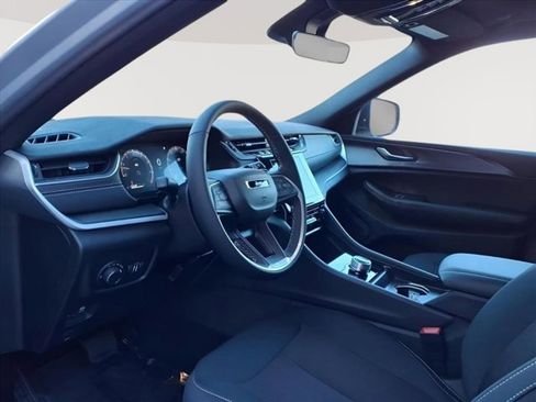 New 2025 Jeep Grand Cherokee Laredo X w/ Luxury Tech Group I image 8