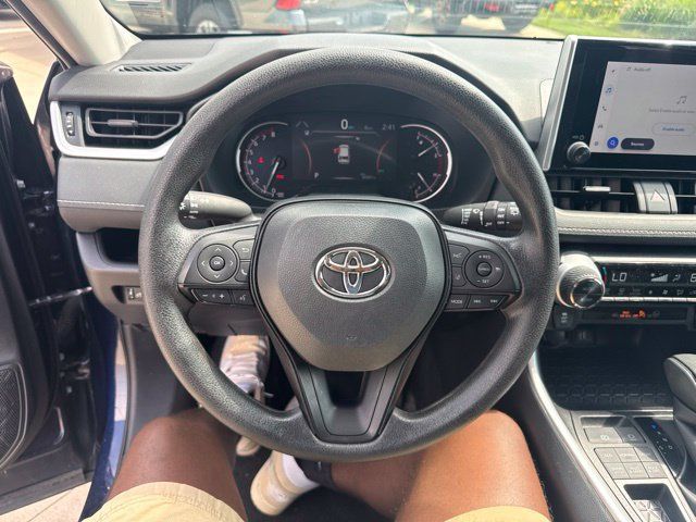 Used 2025 Toyota RAV4 XLE AWD/4WD image 17