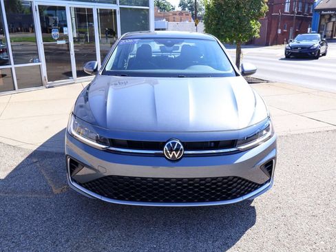 Used 2026 Volkswagen Jetta SE FWD image 8