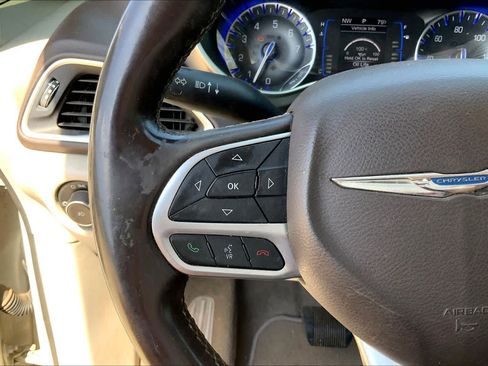 Used 2017 Chrysler Pacifica Touring-L FWD image 20
