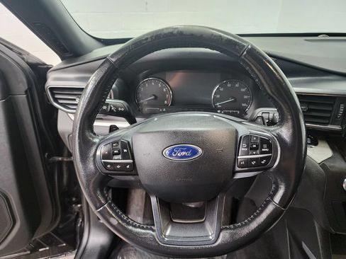 Used 2020 Ford Explorer XLT w/ Equipment Group 202A AWD/4WD image 14