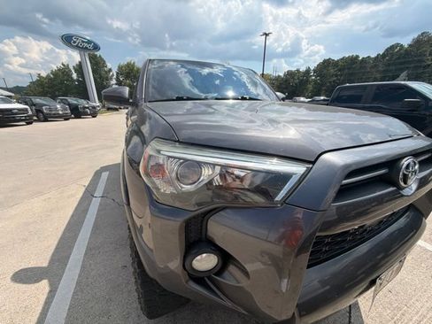Used 2020 Toyota 4Runner SR5 AWD/4WD image 8