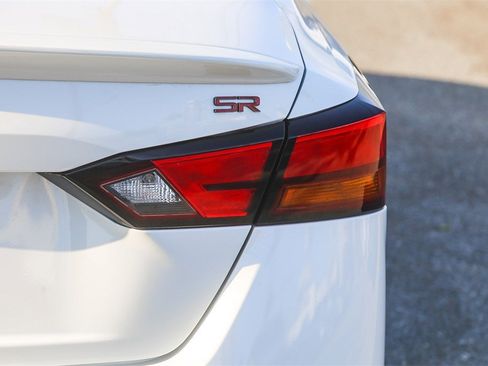 Used 2024 Nissan Altima 2.5 SR image 9