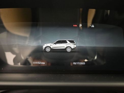 New 2025 Land Rover Discovery Metropolitan Edition AWD/4WD image 24
