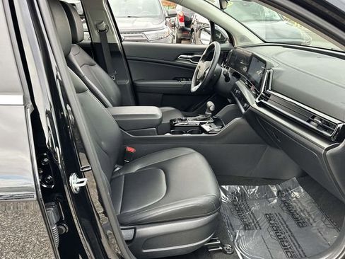 Used 2025 Kia Sportage EX image 20