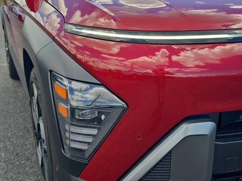 Used 2024 Hyundai Kona Limited FWD image 7
